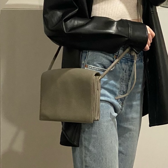✨Sold✨ Aritzia Auxiliary Calisch Crossbody Bag - Picture 2 of 14